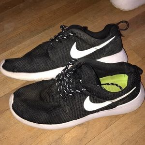 Women’s Nike roshe shoes